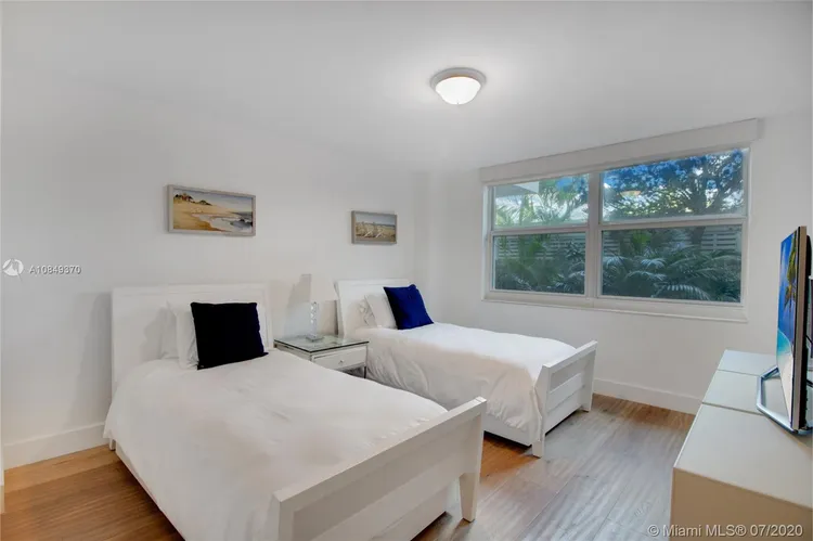 Commodore Club West #104 image #9