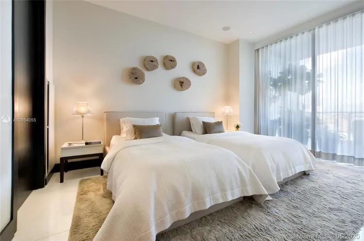 Apogee #702 image #12