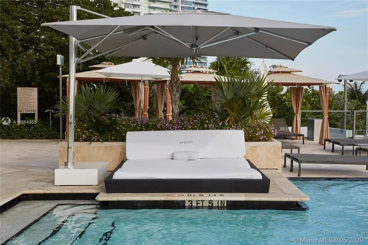 Apogee #702 image #21