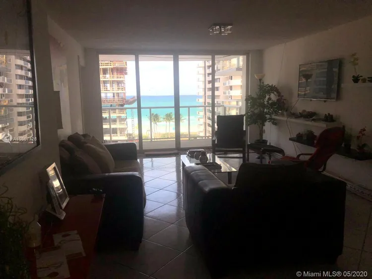 Royal Embassy #10J image #10