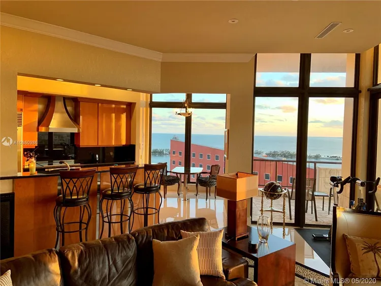 Villa Regina Condo #T206 image #10