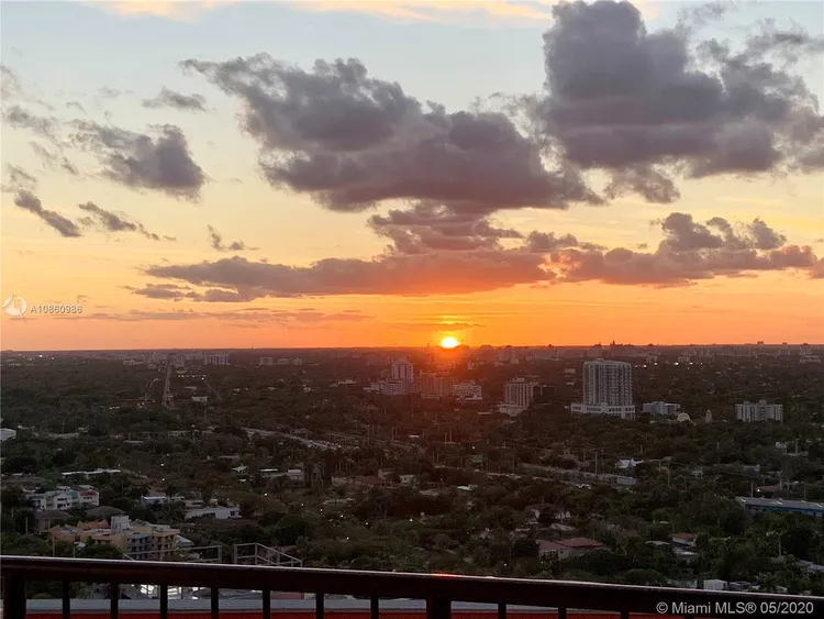 Villa Regina Condo #T206 image #12