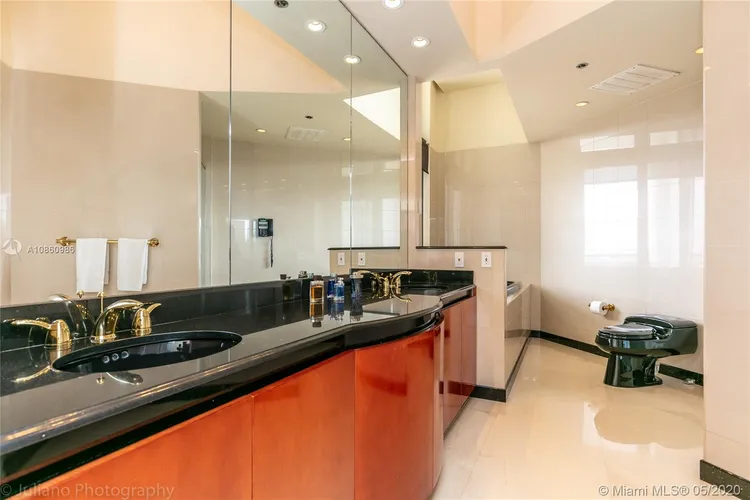 Villa Regina Condo #T206 image #19