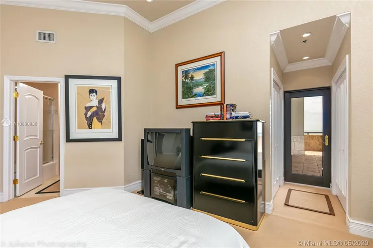 Villa Regina Condo #T206 image #24