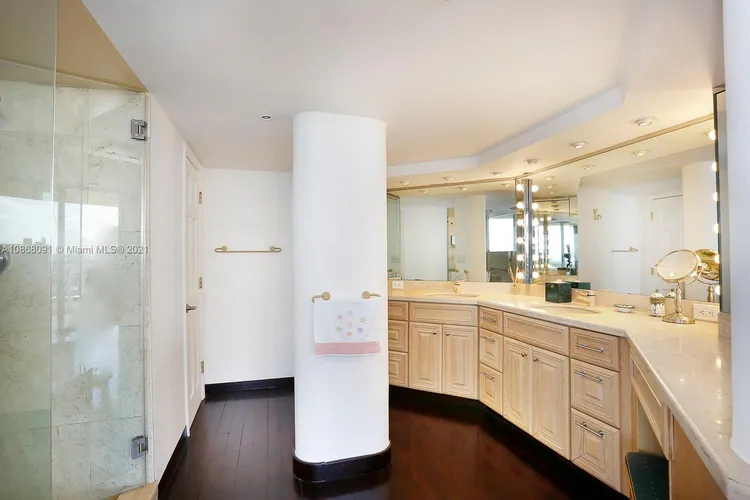 Grove Towers #P4A image #17