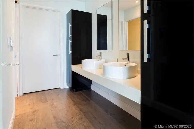 Paramount Bay #701 image #10