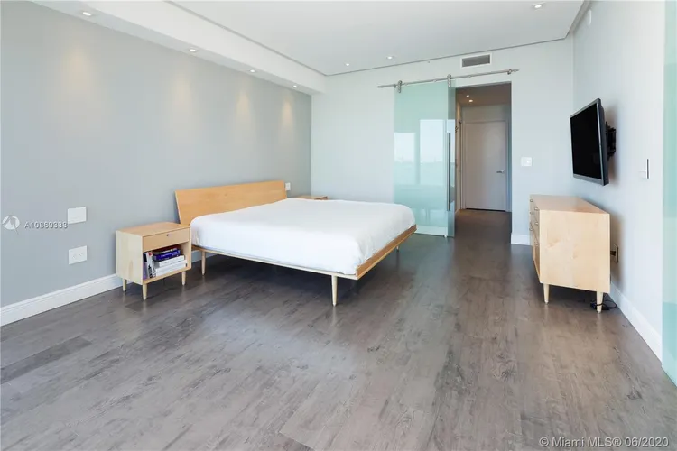 Paramount Bay #701 image #6