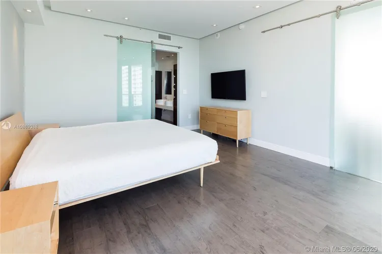 Paramount Bay #701 image #7