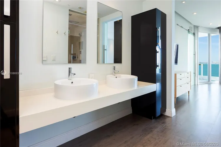 Paramount Bay #701 image #8