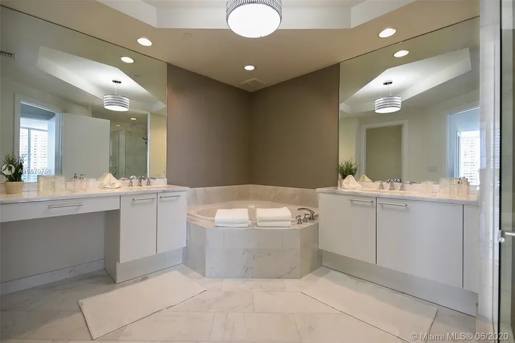 Bellini Williams Island #1001 image #9