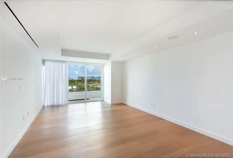 The Ritz-Carlton Residences Mid-Beach #427 image #53