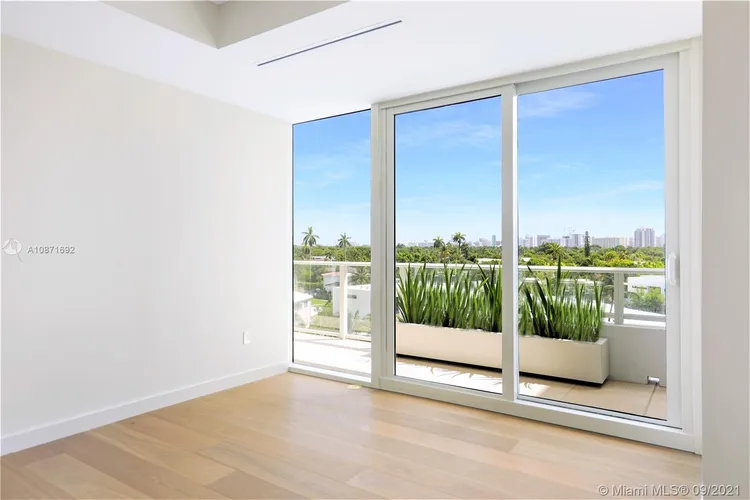 The Ritz-Carlton Residences Mid-Beach #427 image #54