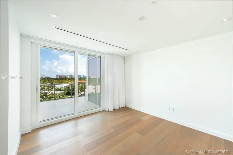 The Ritz-Carlton Residences Mid-Beach #427 image #59