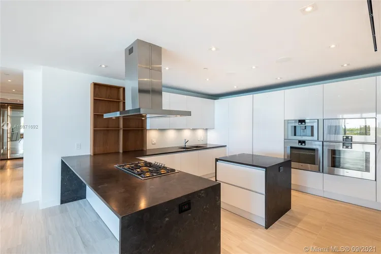 The Ritz-Carlton Residences Mid-Beach #427 image #9