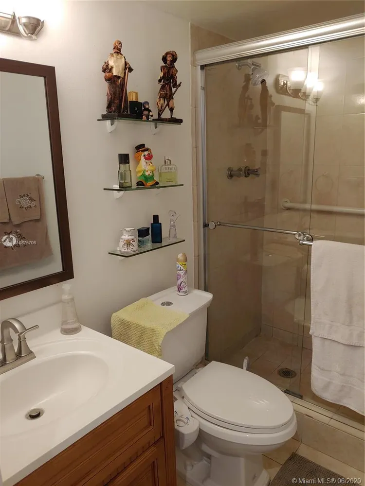 Burleigh House #823 image #7