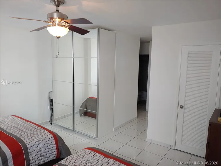 Burleigh House #823 image #9