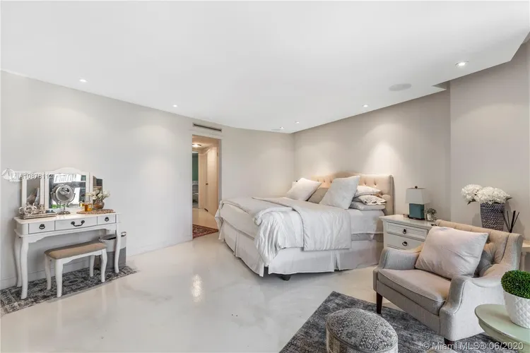 Towers of Key Biscayne #F604 image #10