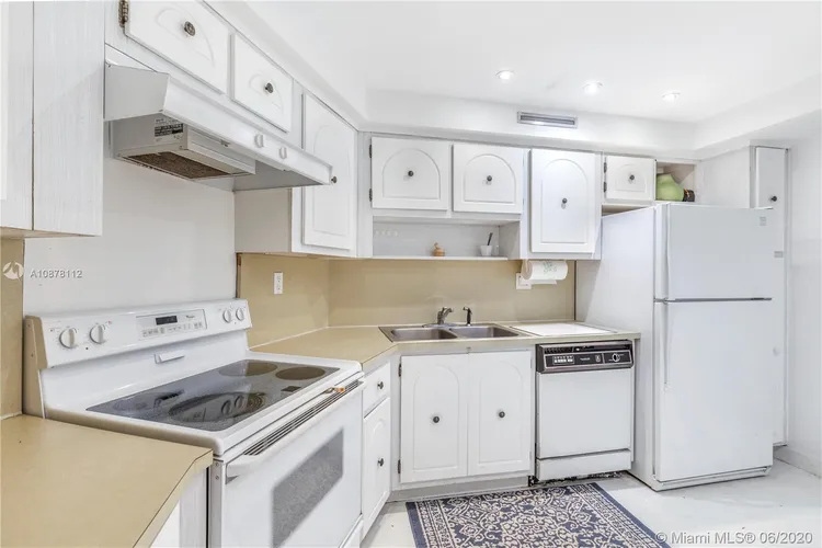 Towers of Key Biscayne #F604 image #19