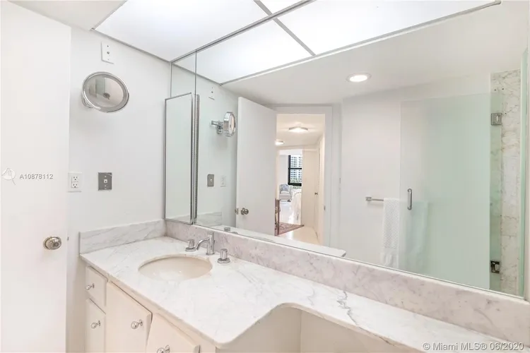 Towers of Key Biscayne #F604 image #20