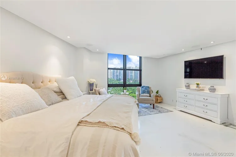 Towers of Key Biscayne #F604 image #9