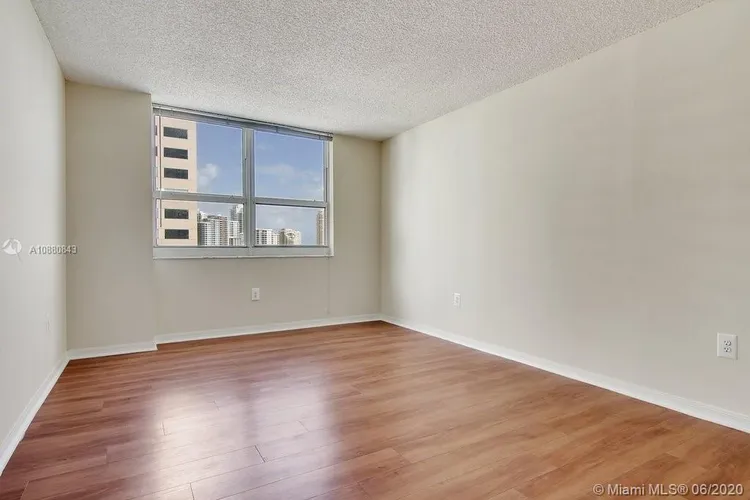 Yacht Club at Brickell #2402 image #16