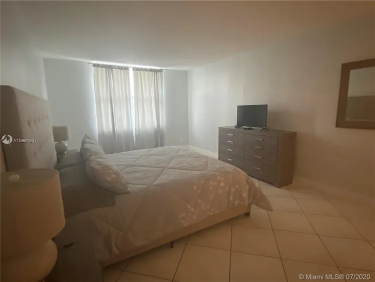 Sea Air Towers #1218 image #11