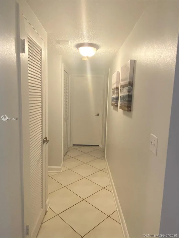 Sea Air Towers #1218 image #12