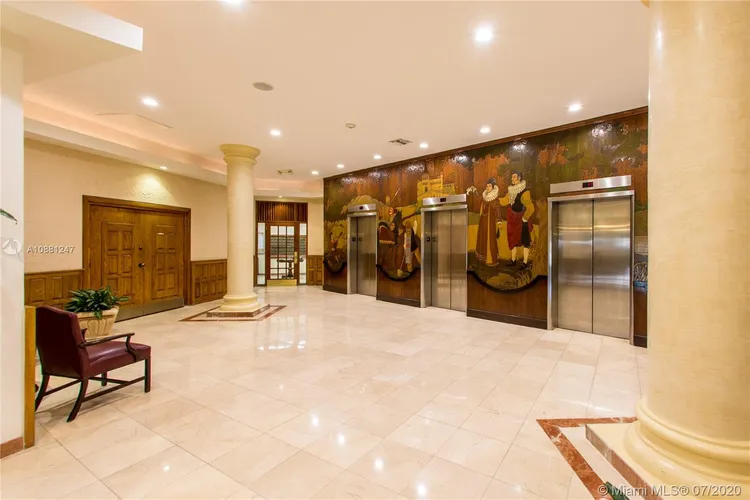 Sea Air Towers #1218 image #18