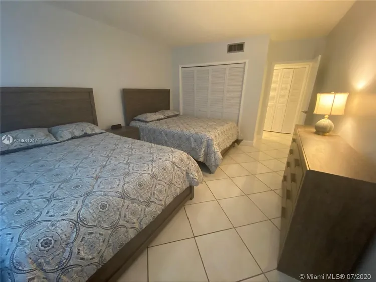 Sea Air Towers #1218 image #6