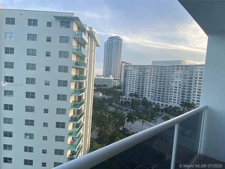 Sea Air Towers #1218 image #7