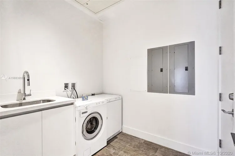 1 Hotel & Homes #PH-1618 image #17