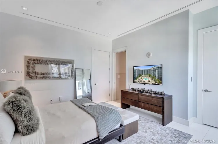 1 Hotel & Homes #PH-1618 image #20