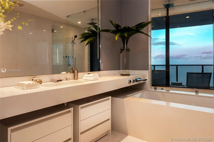 Porsche Design Tower #5205 image #19