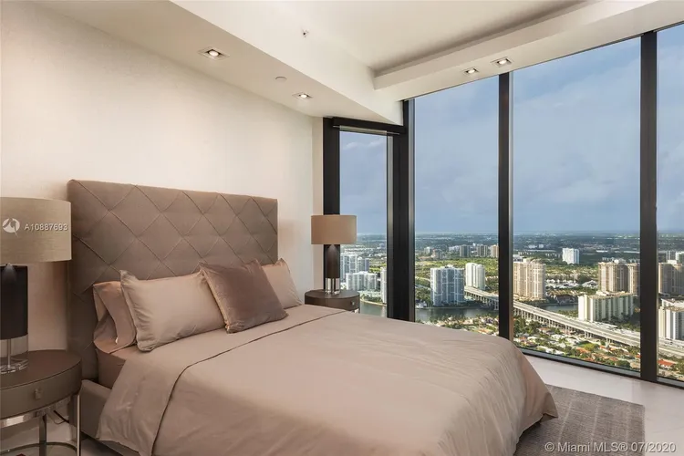 Porsche Design Tower #5205 image #24