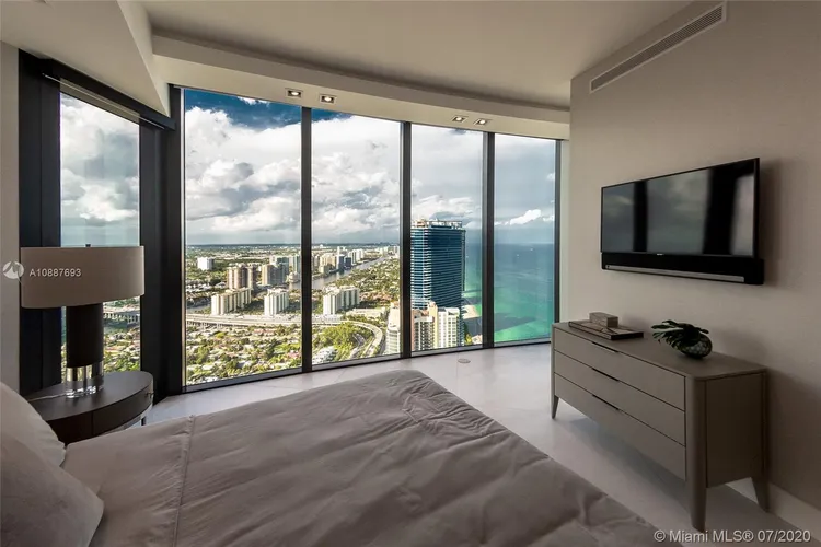 Porsche Design Tower #5205 image #25