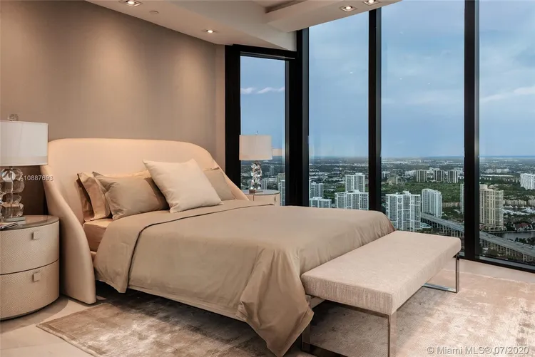 Porsche Design Tower #5205 image #27