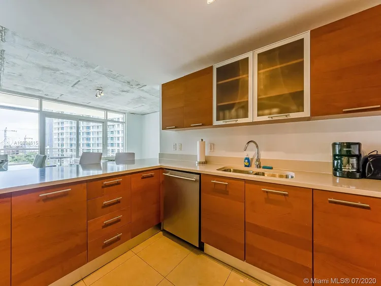 Midblock Condominium #801 image #10