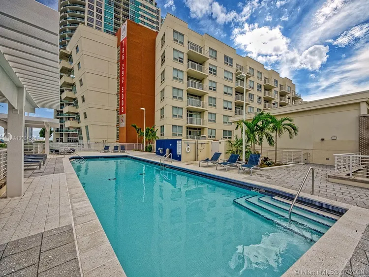 Midblock Condominium #801 image #15