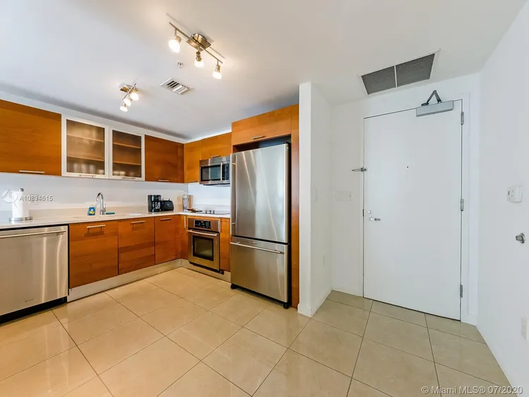 Midblock Condominium #801 image #9