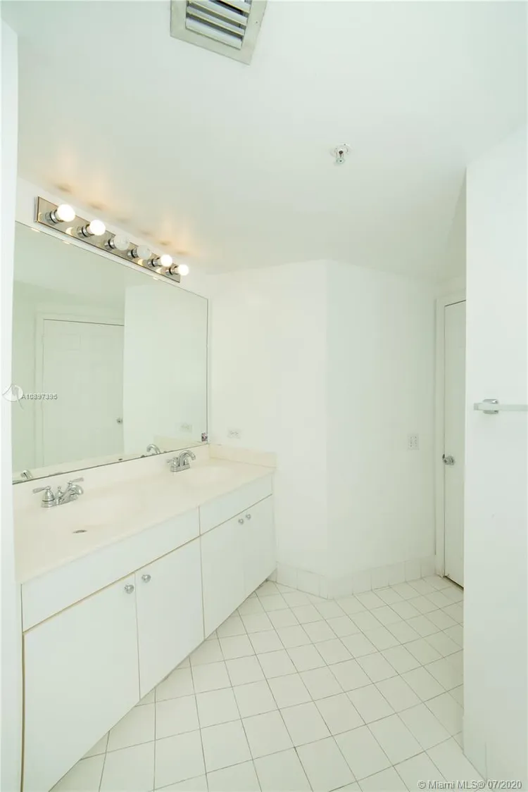 Porto Bellagio #1210 image #19