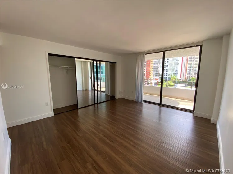 Brickell East #801 image #11