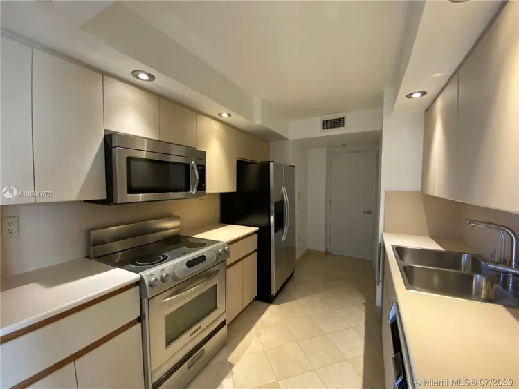 Brickell East #801 image #6