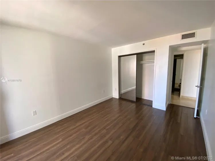 Brickell East #801 image #9