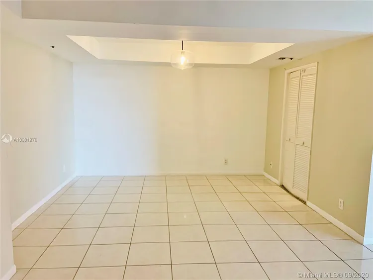 Villa Regina Condo #706 image #11