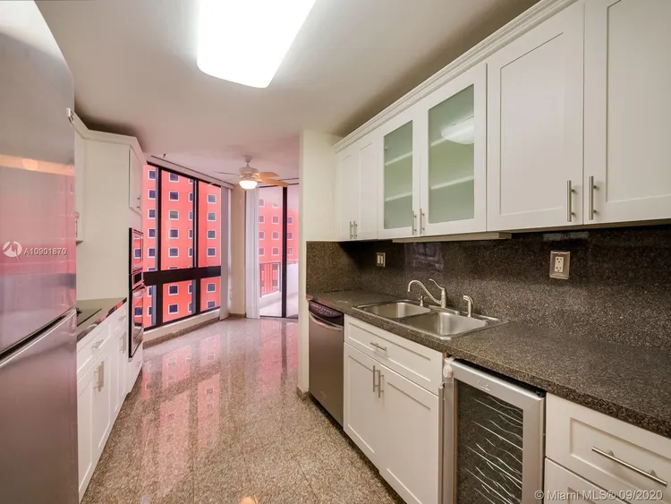 Villa Regina Condo #706 image #15