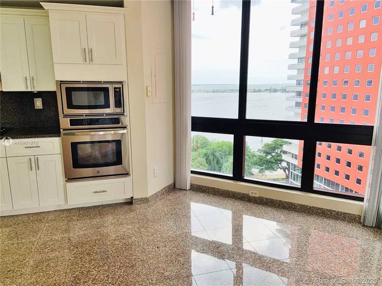 Villa Regina Condo #706 image #16