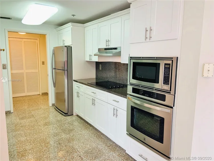 Villa Regina Condo #706 image #17