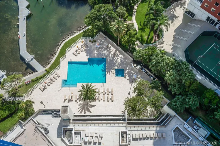 Villa Regina Condo #706 image #28