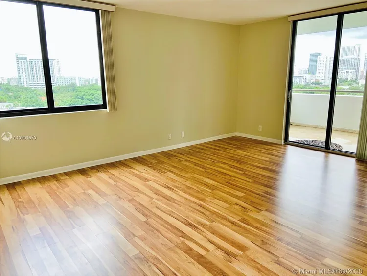 Villa Regina Condo #706 image #31