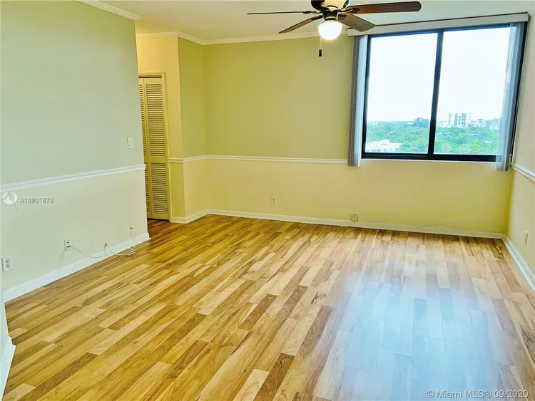 Villa Regina Condo #706 image #44